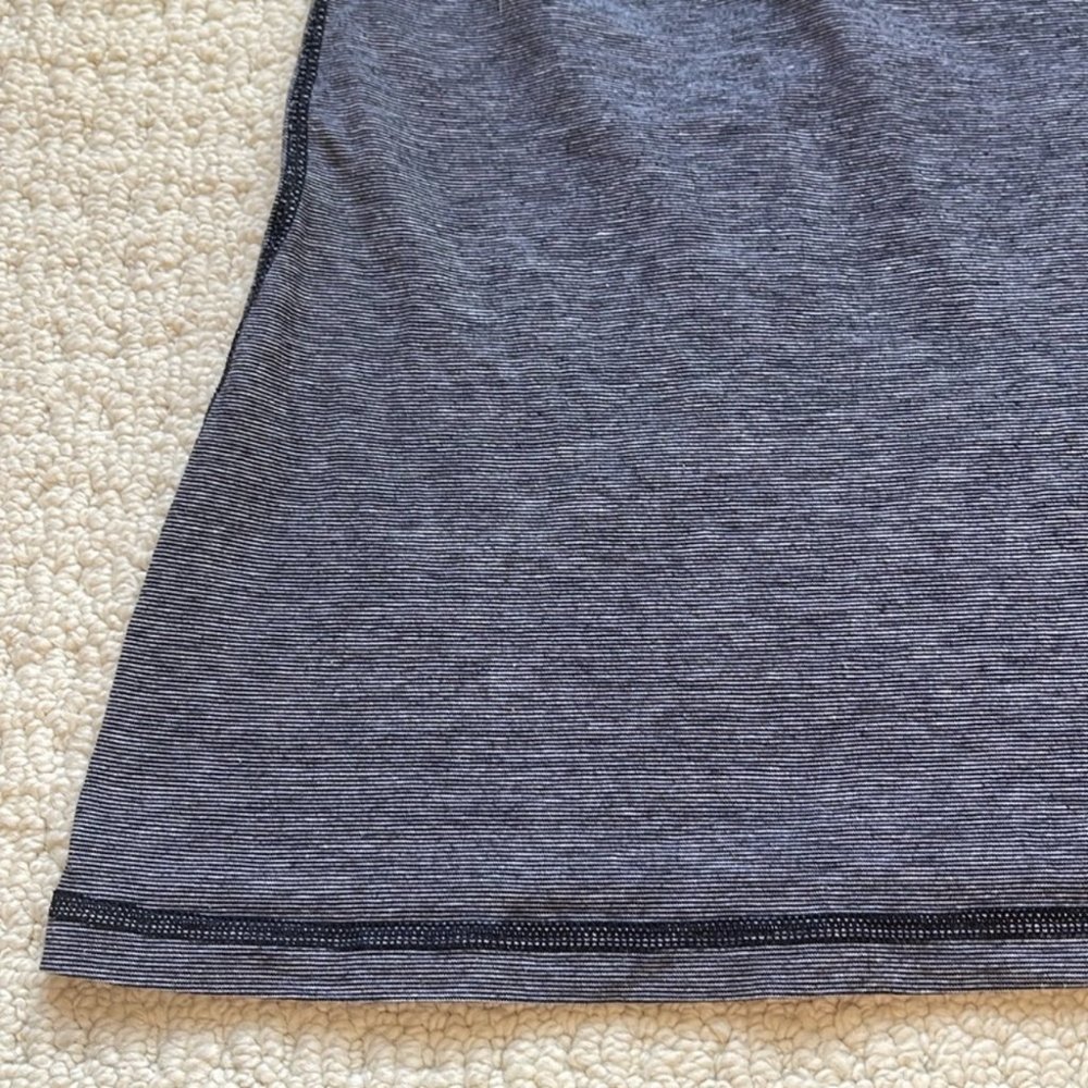 SOLDLululemon Lively Crewneck Tee Vitasea in White Black Mircostripe Size XS 2/4 - Picture 5 of 11